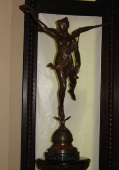 Estatueta alegórica