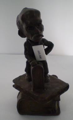 Estatueta caricatural