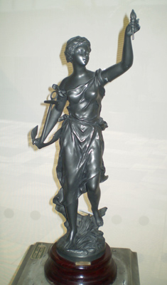 Estatueta alegórica