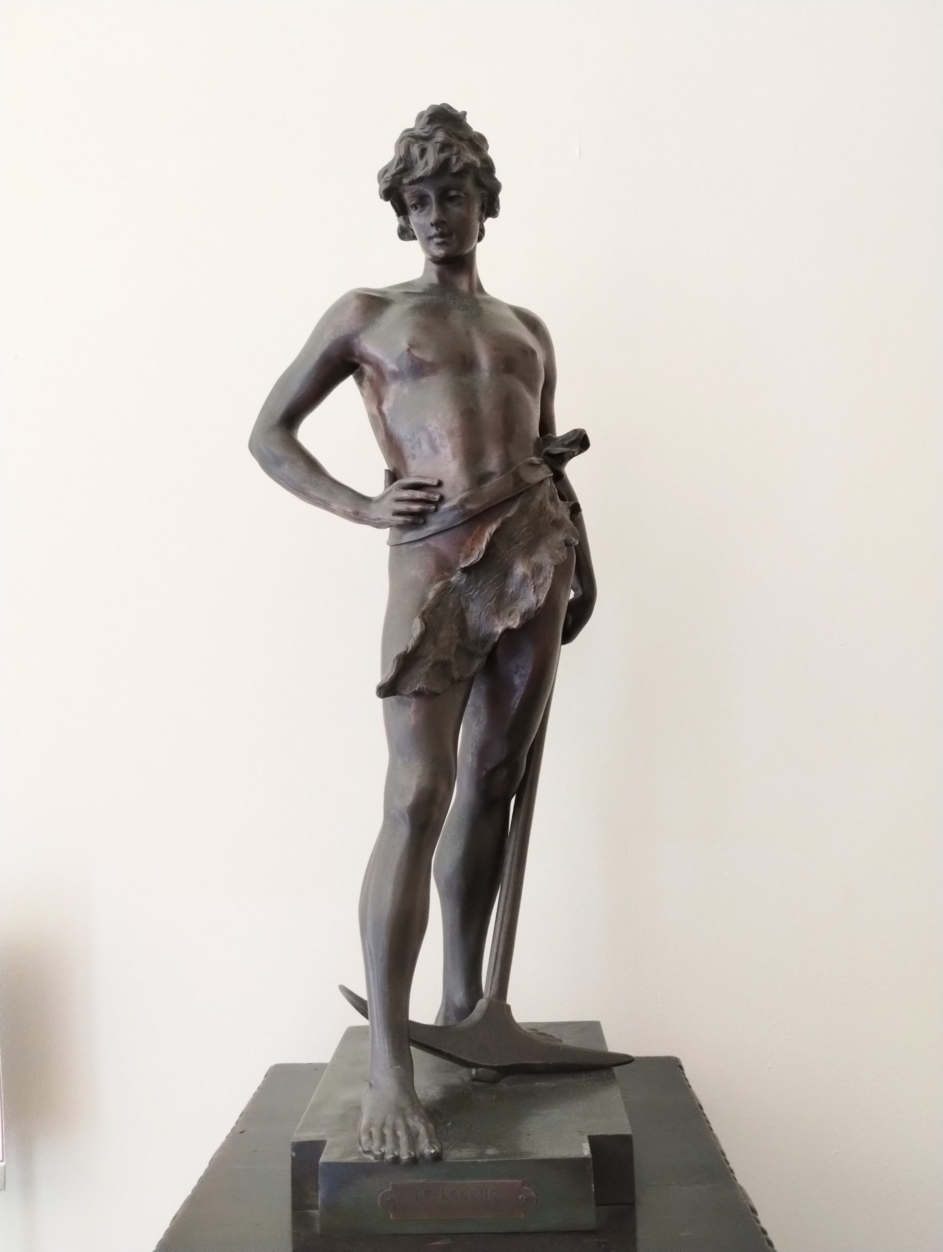 Estatueta alegórica