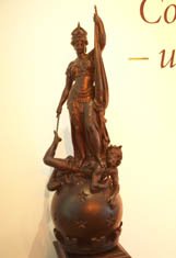 Estatueta alegórica
