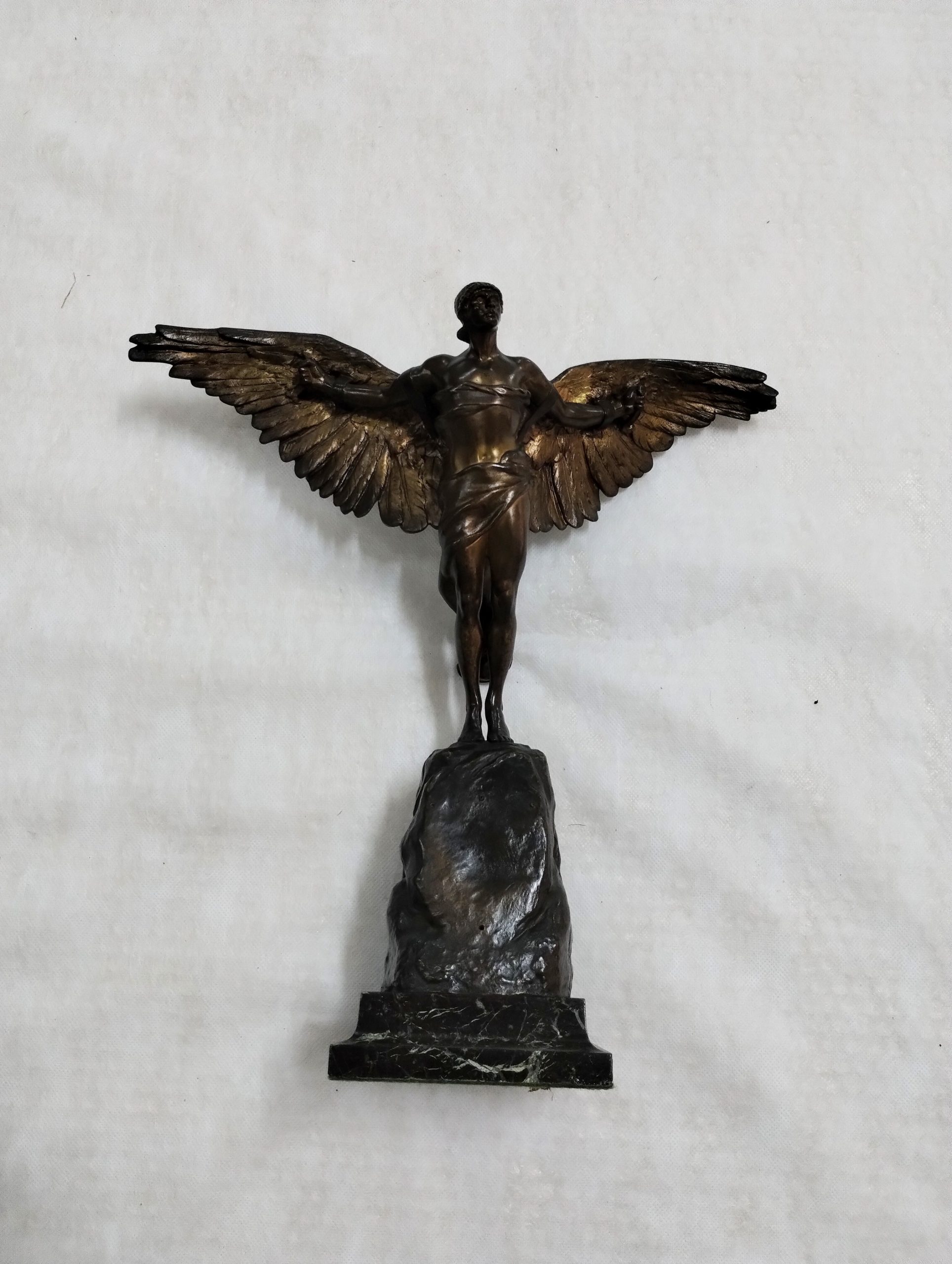 Estatueta alegórica