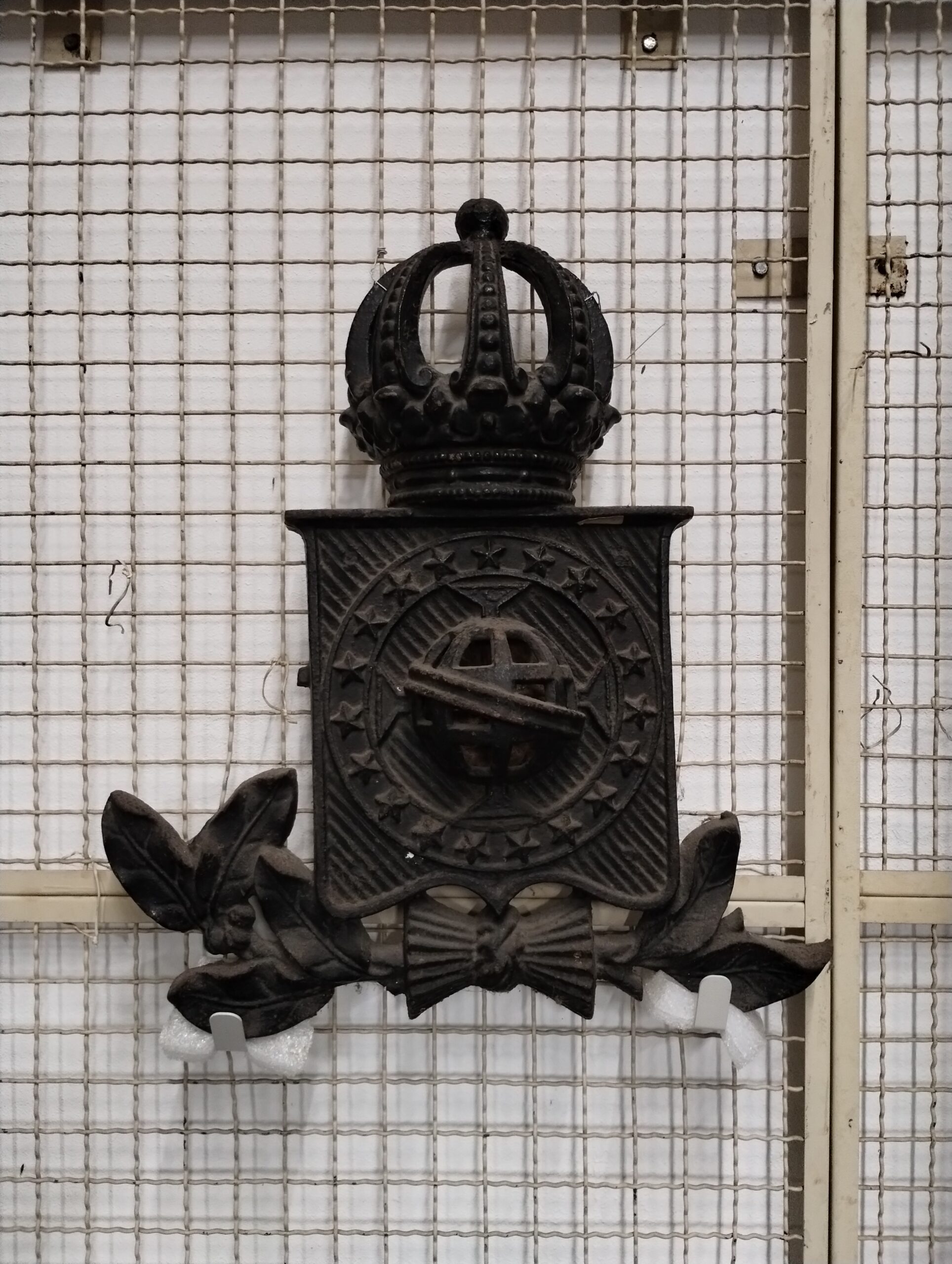 Brasão (fragmento) escudo e co