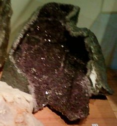 Amostra mineral: ametista