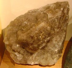 Amostra mineral: quartzo fume