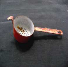 Brinquedo; escorredor de macarrão