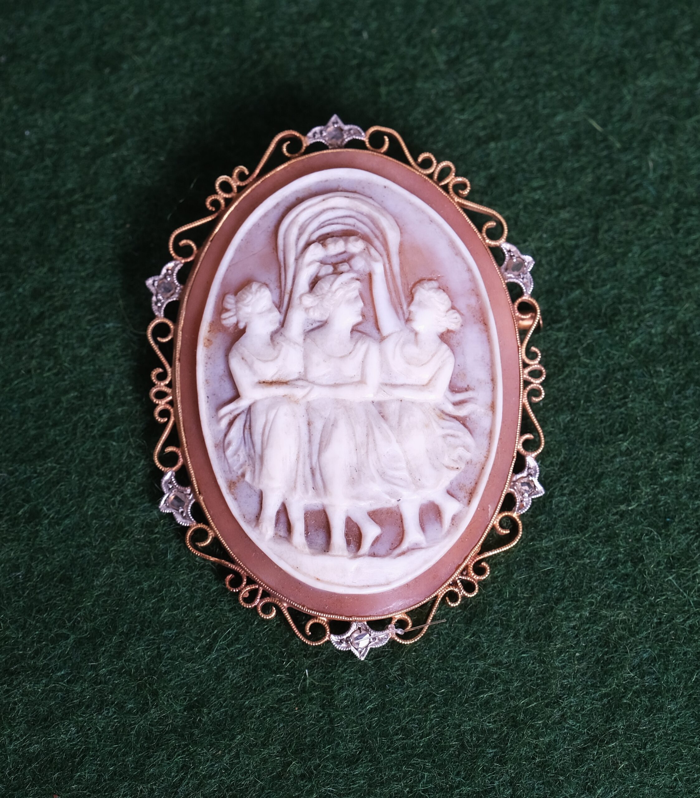 Broche