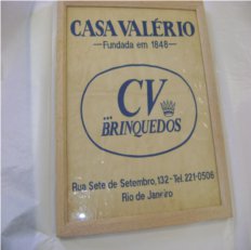 Cartaz emoldurado da casa valério de brinquedos