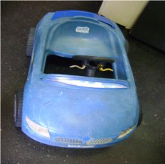 Brinquedo: carro a pedal