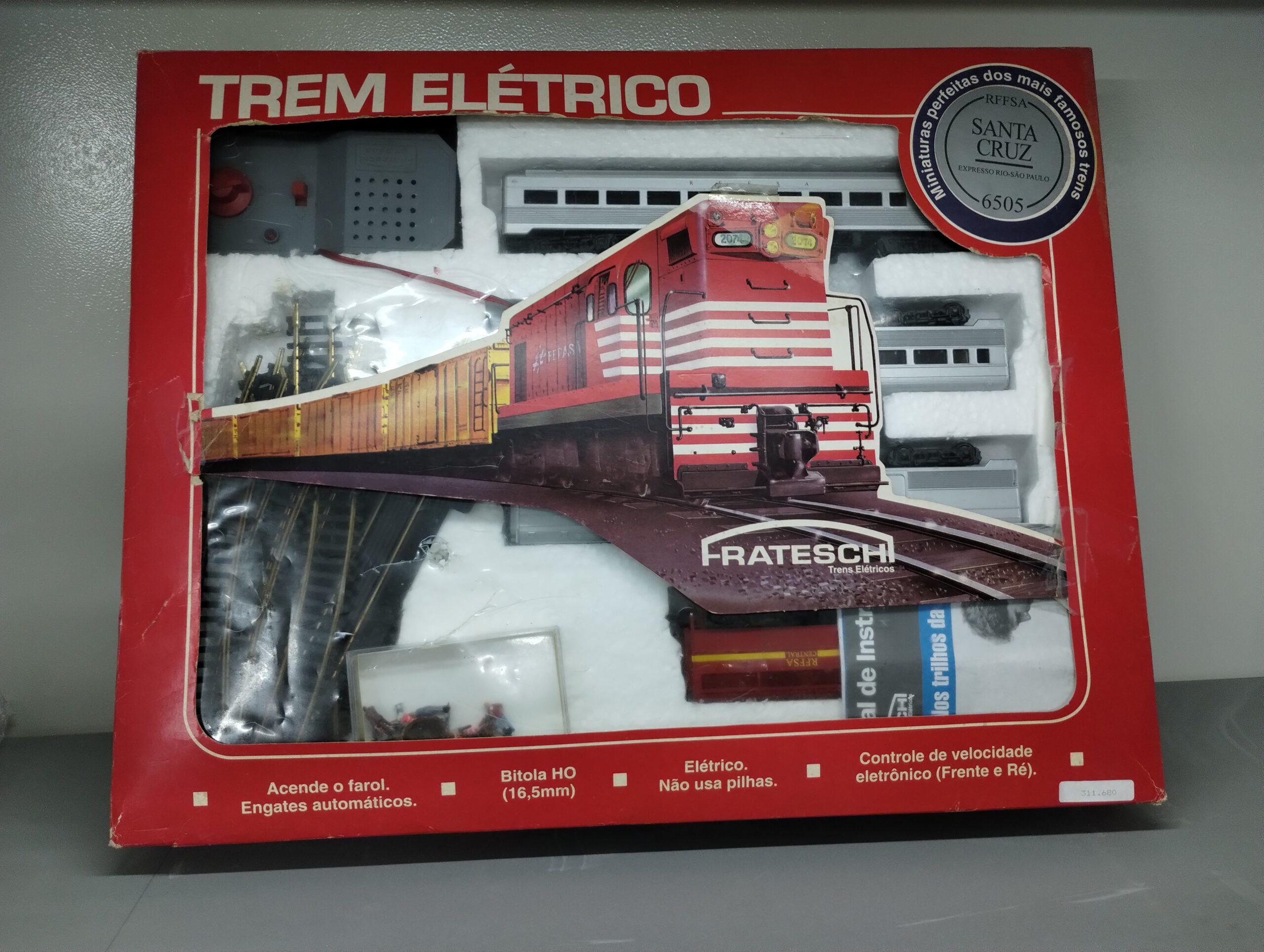 Brinquedo; trem elétrico