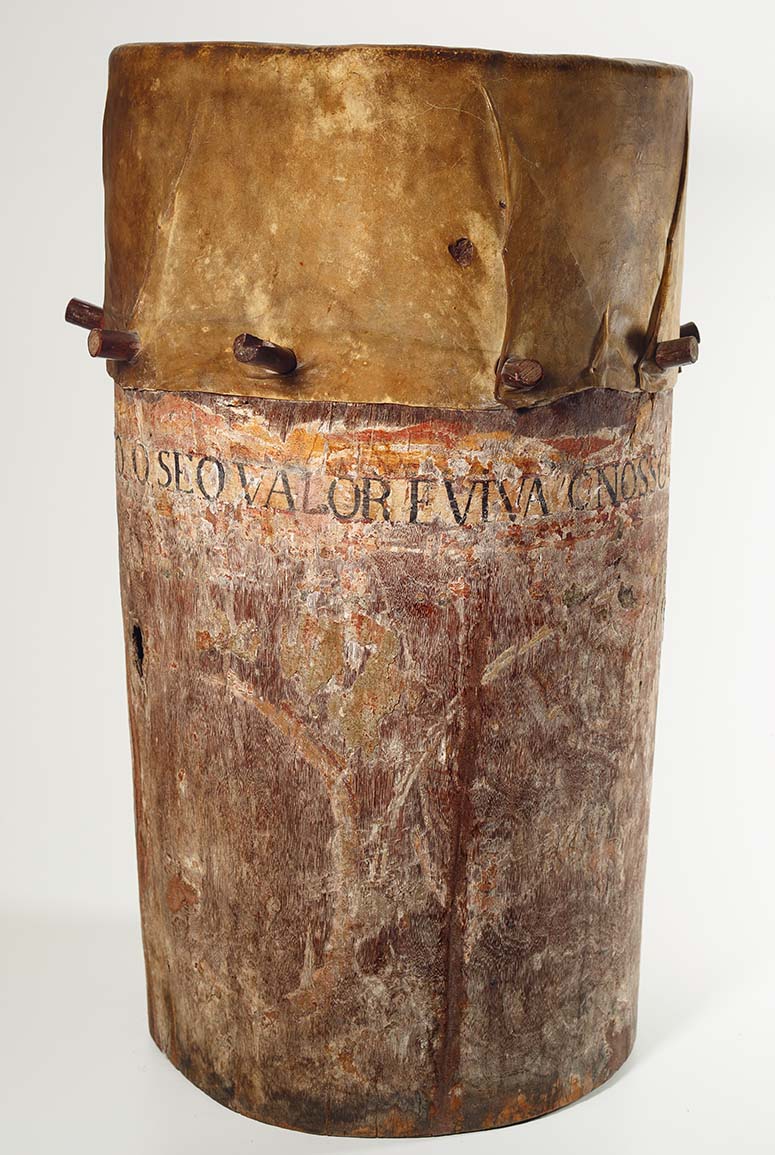 Instrumento de percussão: caxambu (atabaque)