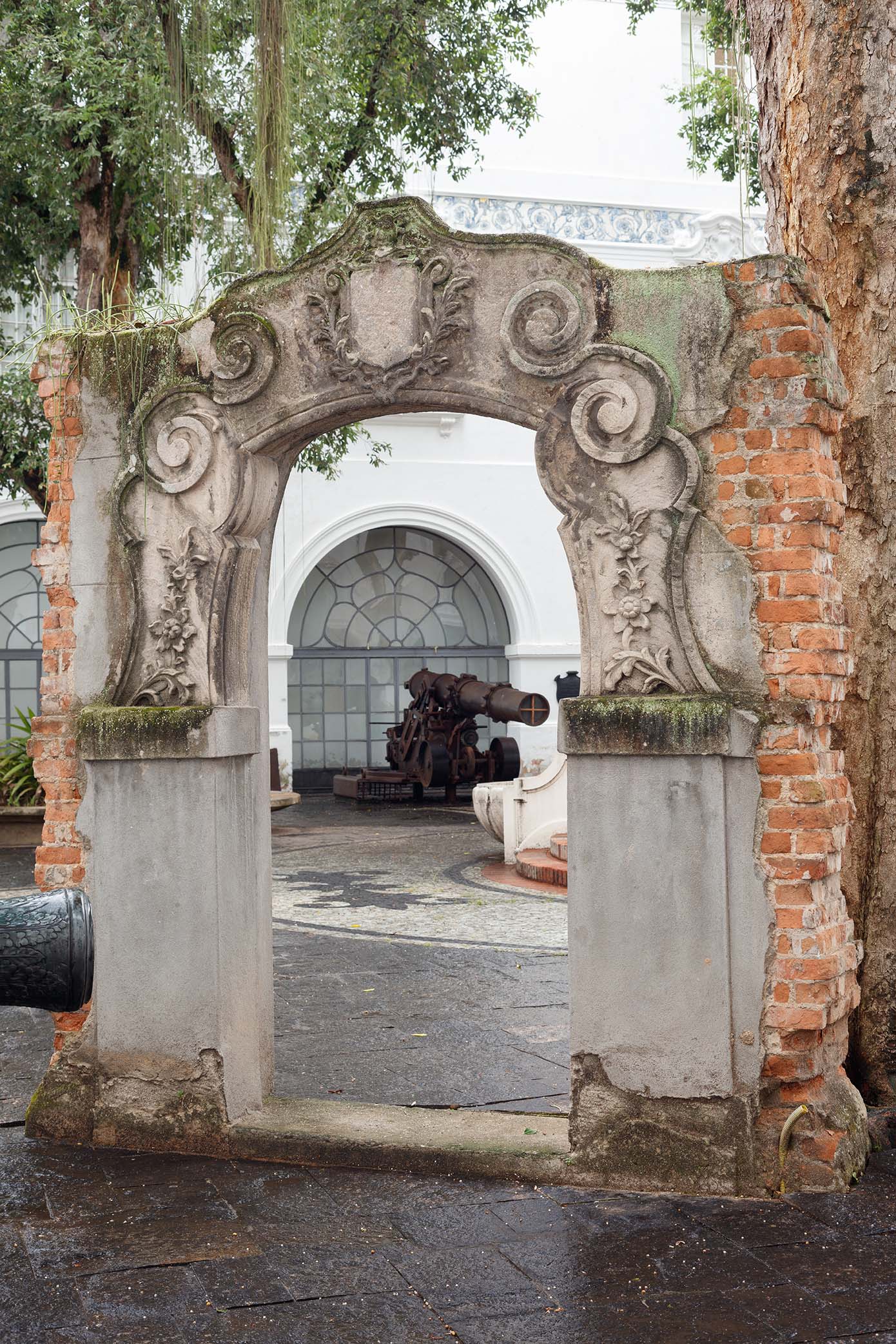Portal (fragmento): ombreiras e verga